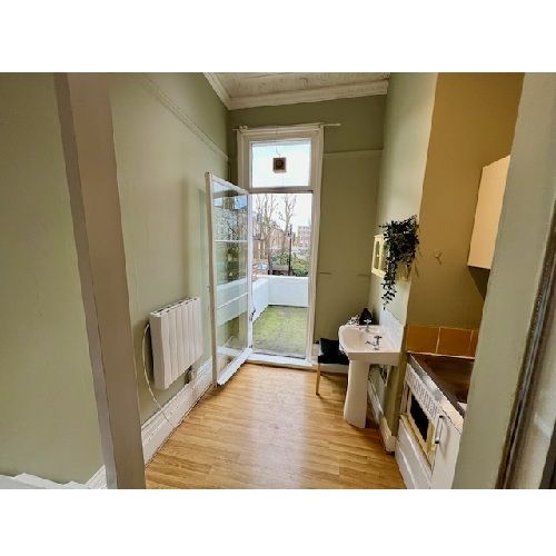 Single Mezzanine Studio With Balcony in Colville Terrace, Notting Hill, W11 2BE