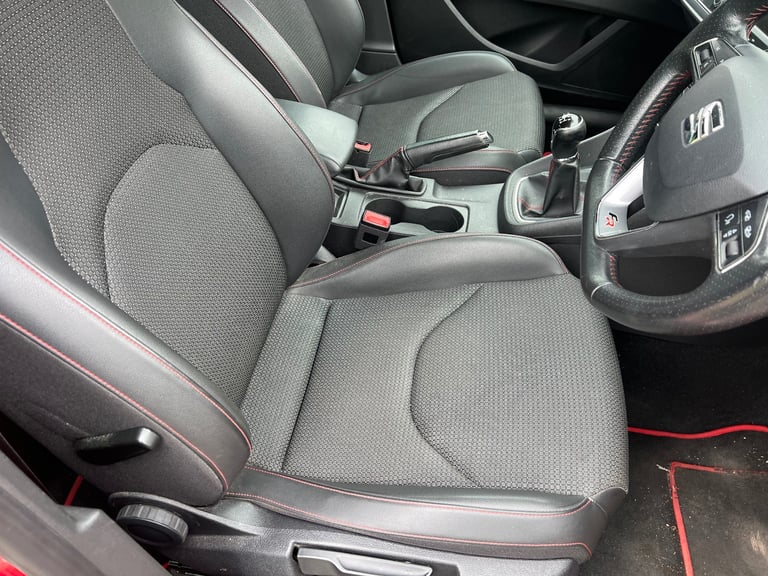 2014 Seat Leon FR 2.0 TDi 180bhp 113,000 miles mot 1 year road tax for 1 year 