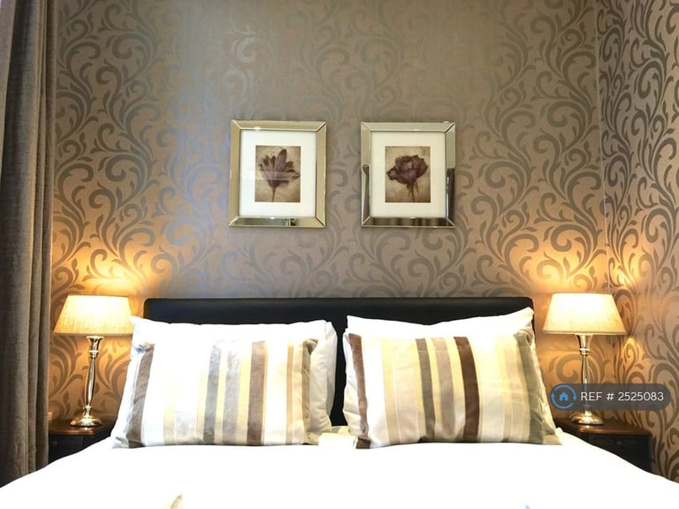 1 bedroom flat in Langcliffe Avenue East, Harrogate, HG2 (1 bed) (#2525083)