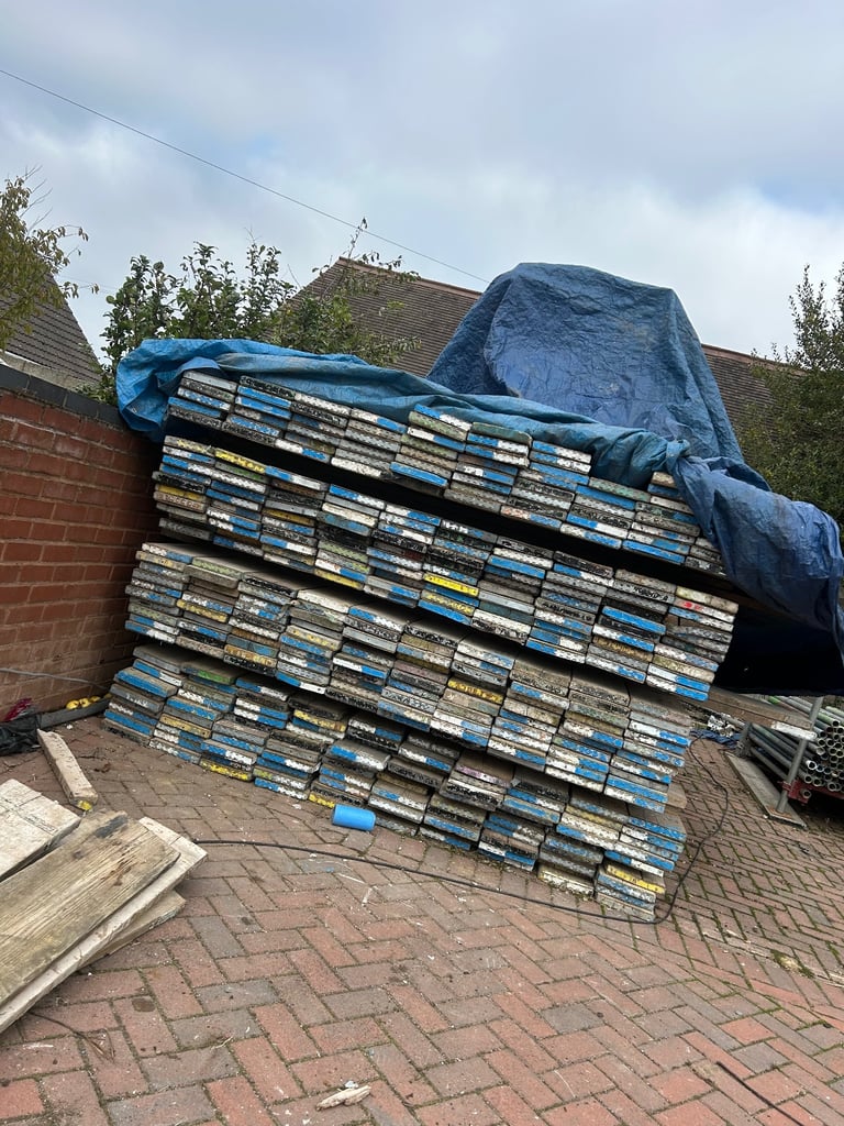 SCAFFOLDING 0.90 per ft. Boards £9