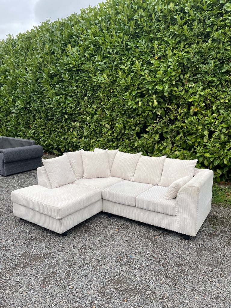 FREE DELIVERY 🥰🚚🥰 BEIGE FABRIC CORNER SOFA GOOD CONDITION 