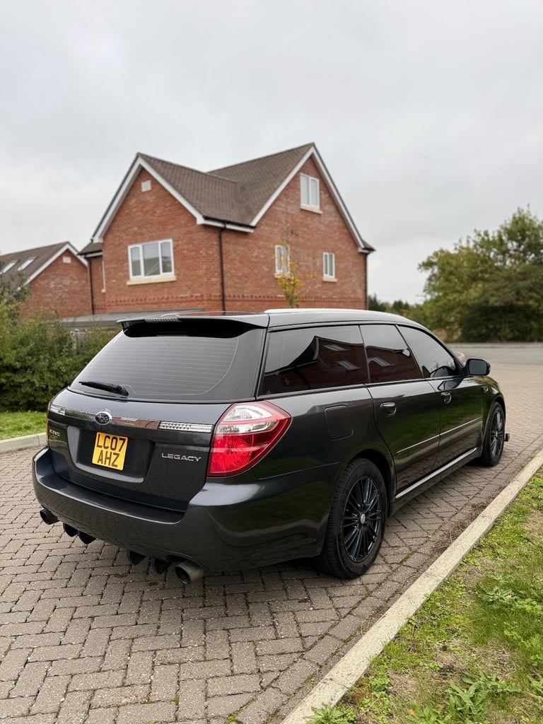 Subaru legacy 2.0 Estate ulez low miles new mot 