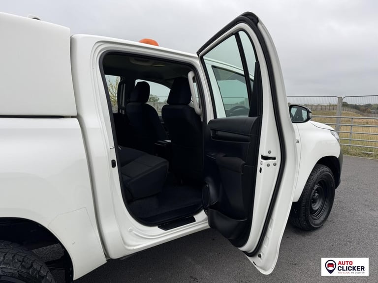 2020 Toyota Hilux 2.4 D-4D Active Pickup Extended Cab 4dr Diesel Manual 4WD Euro 6 (3.5t) (15 Pic...