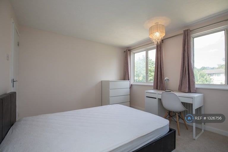 6 bedroom house in Rupert Road, Guildford, GU2 (6 bed) (#1326756)