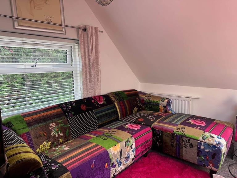 Lolvely corner unit sofa condition still like new brightens any room up
