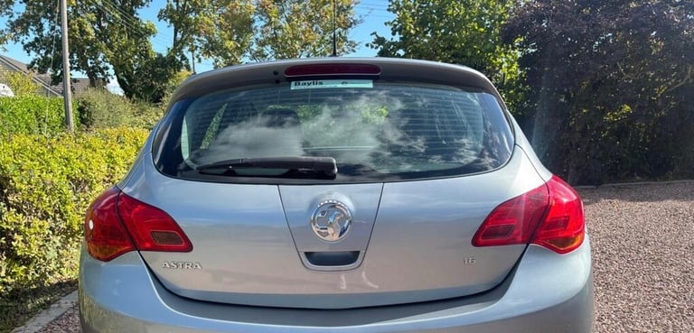Vauxhall, ASTRA, Hatchback, 2011, Manual, 1598 (cc), 5 doors