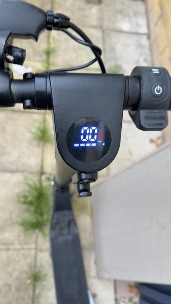 🛴 E-scooter  “Electric Scooter – As Good As New – Only Small £25 Fix – Bargain Price 🚀”