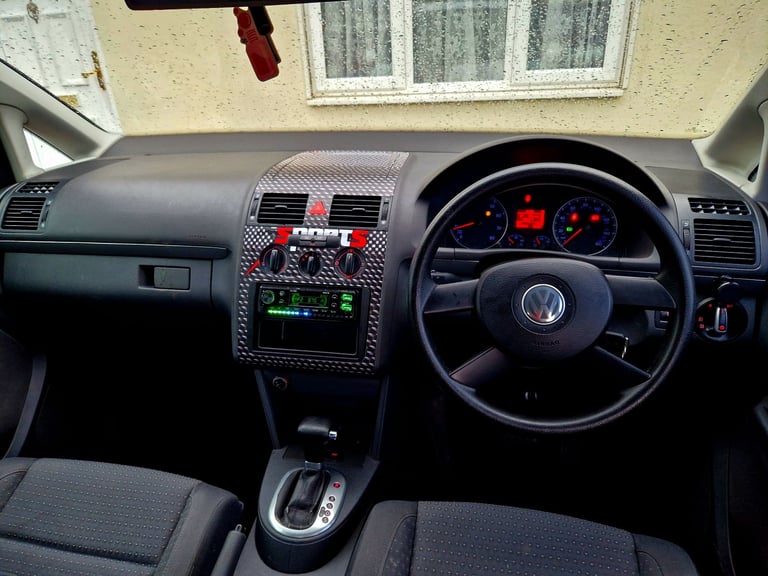 AUTO VW TOURAN 1.6 ULEZ FREE DRIVES GREAT 
