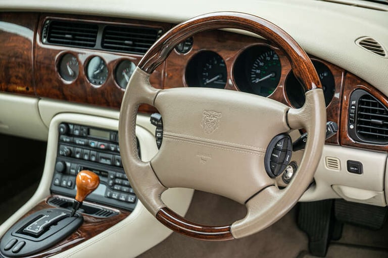 2002 Jaguar XKR COUPÉ 4.0 2dr Auto COUPE PETROL Automatic