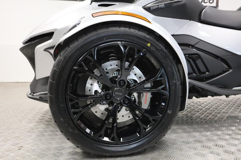 2025 Can-Am Spyder RT Limited Trike Hyper Silver Metallic - IN STOCK NOW 