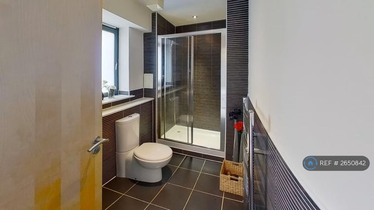 2 bedroom flat in Lochinvar Drive, Edinburgh, EH5 (2 bed) (#2650842)