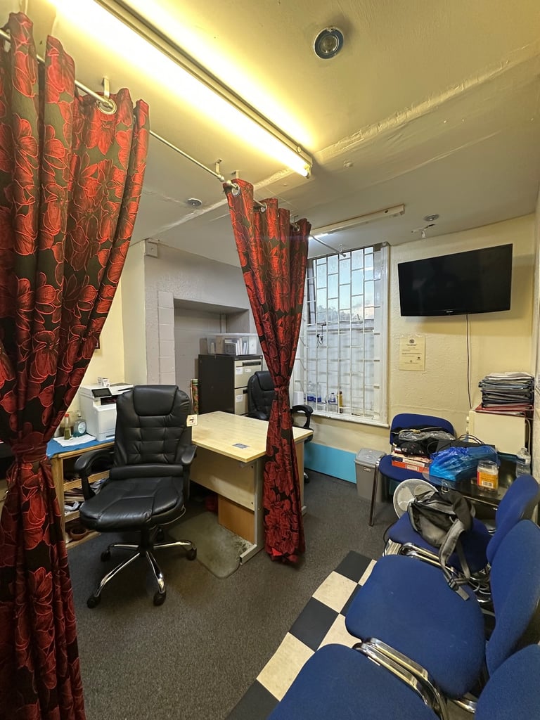 🏢 COSY OFFICE SPACE TO LET – WHITECHAPEL E1 (FIRST FLOOR REAR) 🌟
