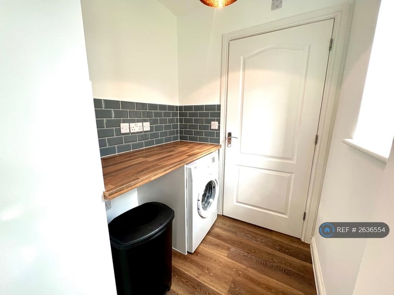 3 bedroom house in Admiral Way, Leamington Spa, CV31 (3 bed) (#2636554)