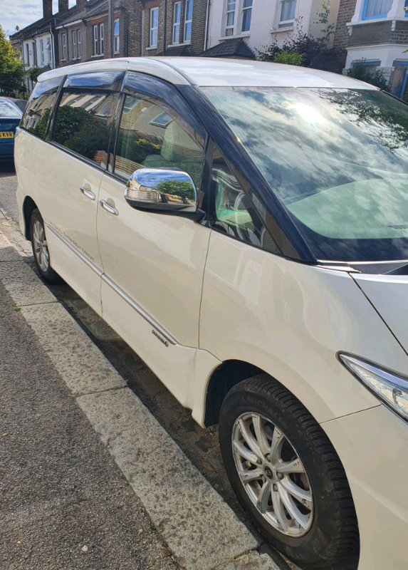 Toyota Estima (2010)