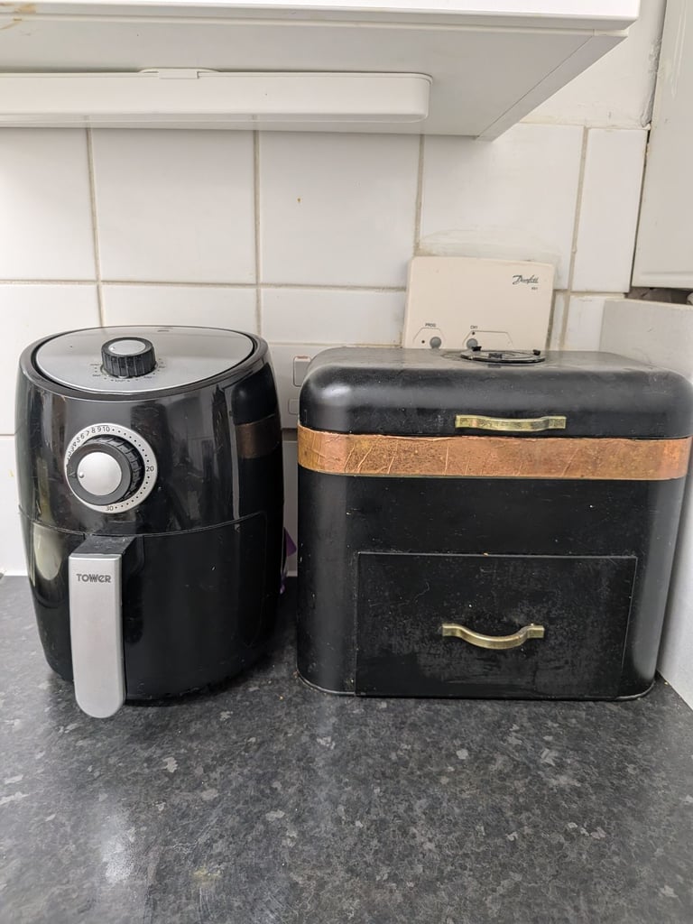 Used kitchen 10 price set in very good condition 