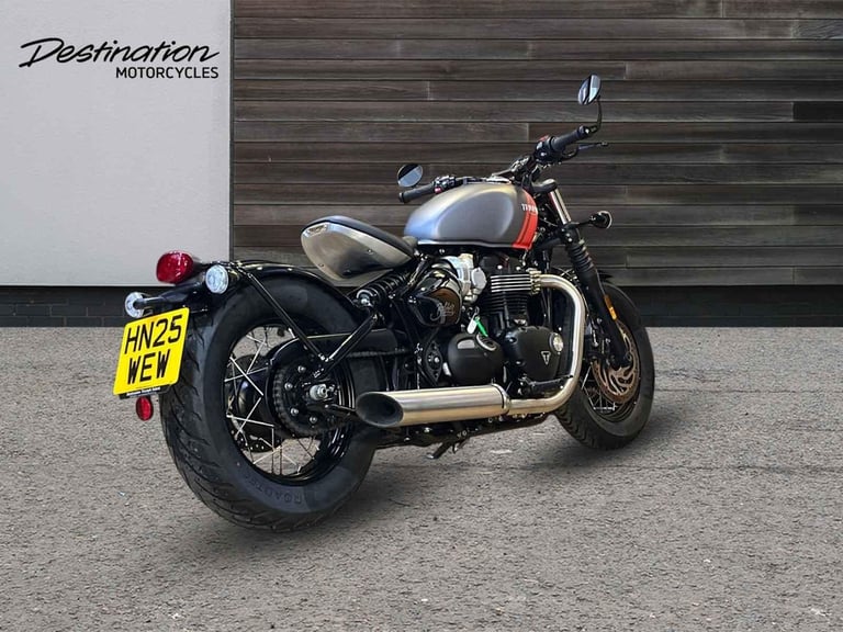 2025 Triumph Bonneville Bobber PREMIUM SINGLE COLOUR Petrol orange 6 Speed