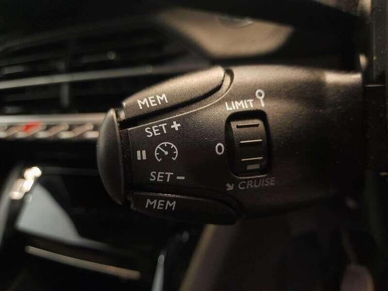 2023 Peugeot 2008 1.2 PureTech Allure SUV 5dr HATCHBACK Petrol Manual