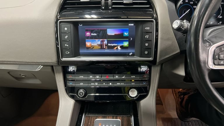 2017 Jaguar F-Pace 2.0 P250i Portfolio SUV 5dr Petrol Auto AWD Euro 6 (s/s) (250 ps) ESTATE Petro...