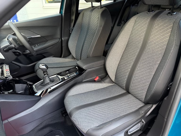 2025 Peugeot 2008 1.2 PureTech Allure 5dr ONLY 710 MILES, MAY 2028 WARRANTY,  HATCHBACK Petrol Ma...