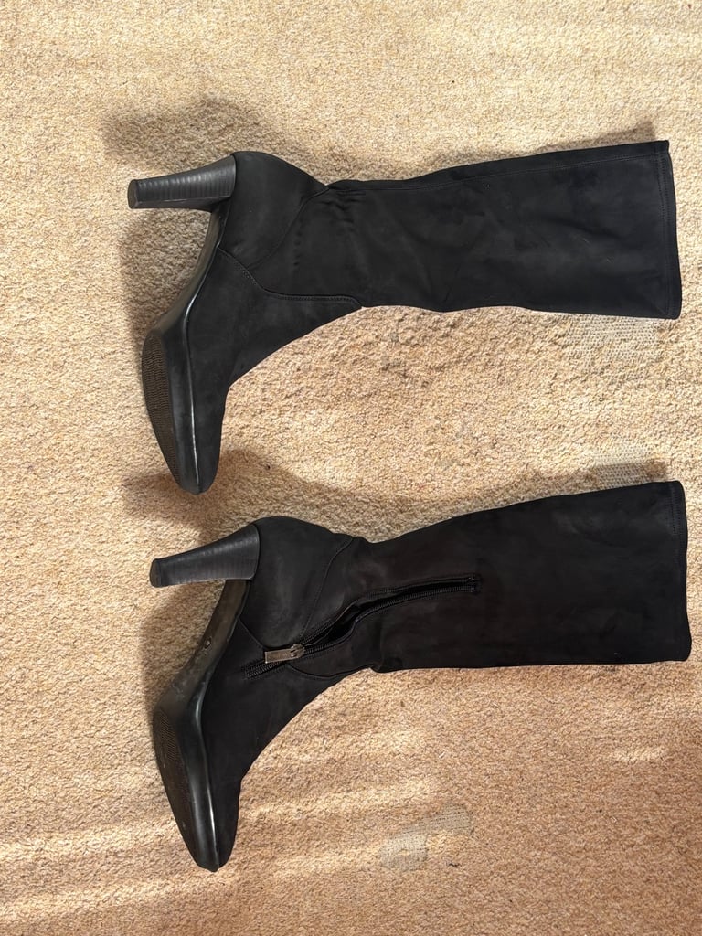 image for  ﻿Aquatalis UK Size 6.5 (40) boots, £5, Acton, W3 8FG