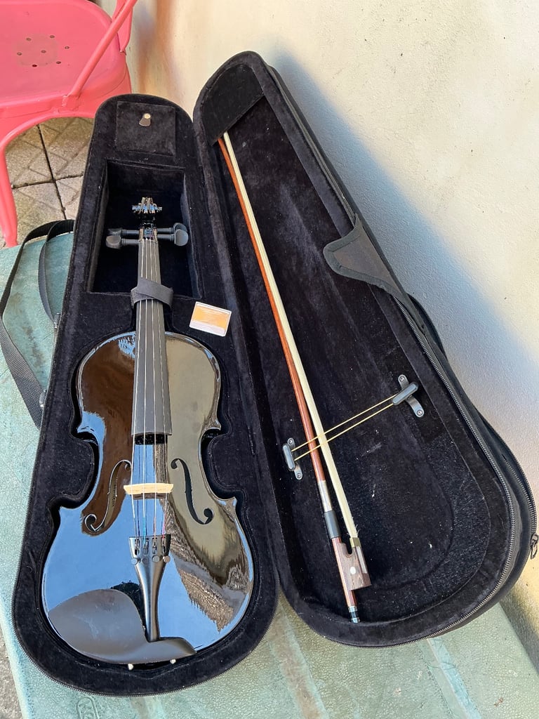 Gear for music violin colour black full size model 44v-100bk