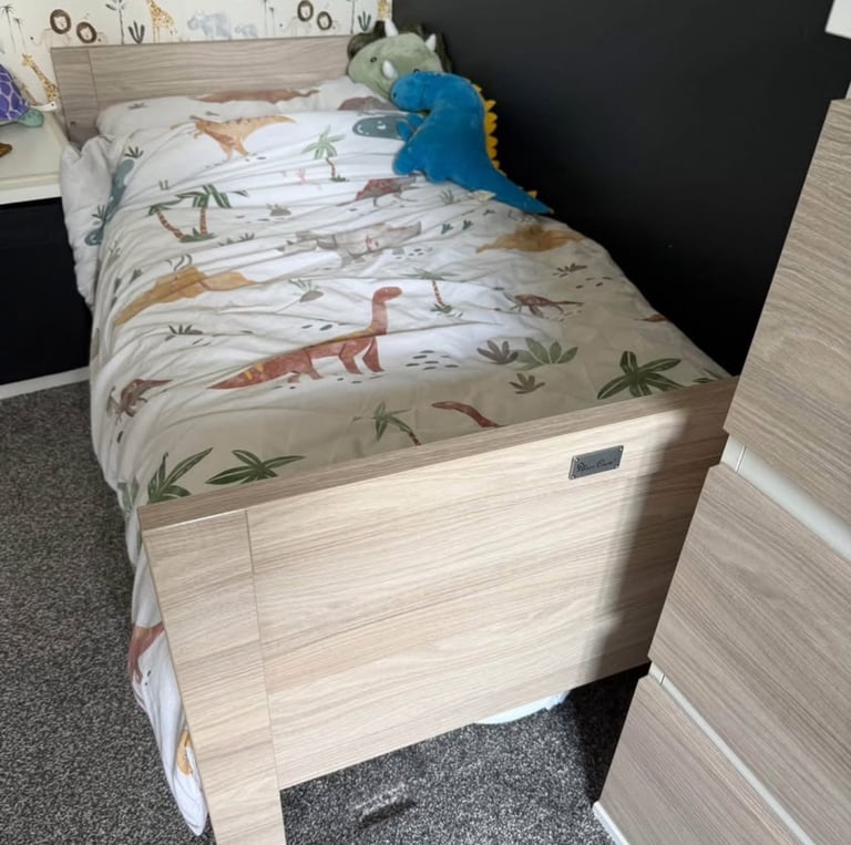 Silvercross Cotbed, Wardrobe & Drawers