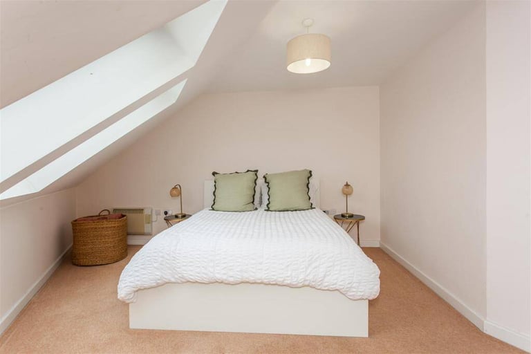 image for 🏡 Spacious Double Room for Couple – Mile End 🏡🗝