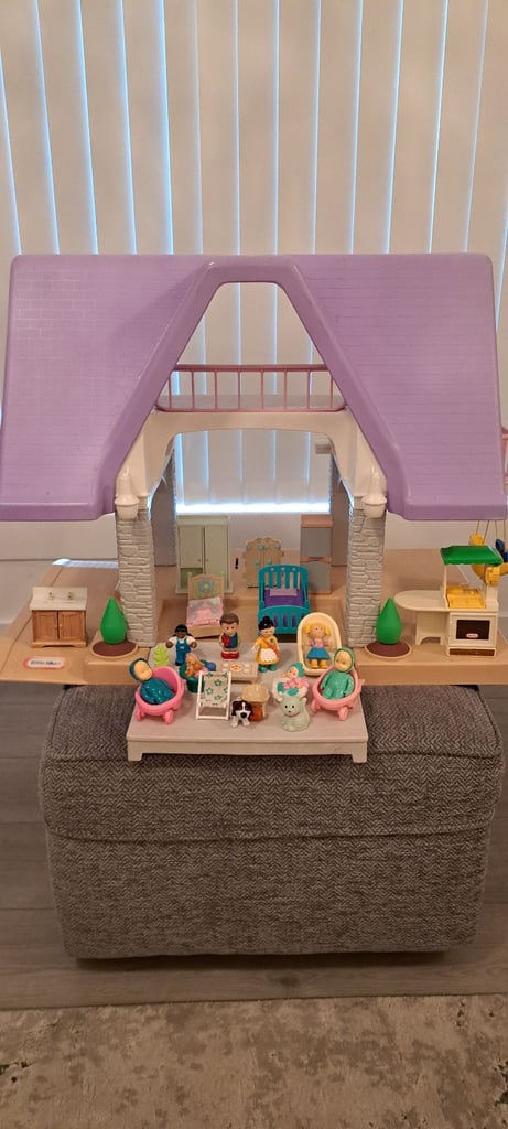 Little Tikes Dolls house 