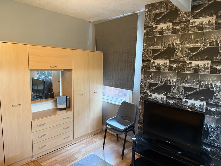 A large Studios Flat in B6, self contained at £850 per month all inclusive of bills