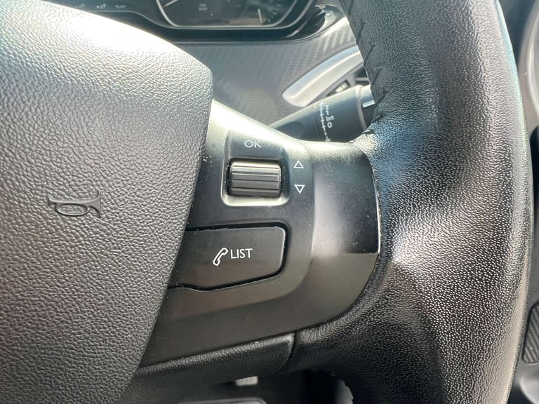2015 Peugeot 2008 1.2 PureTech Active 5dr HATCHBACK PETROL Manual