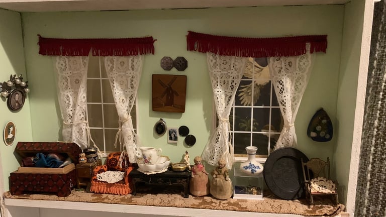 Lovely unique collectible wooden dolls house (1/12th scale), with lighting and contents 