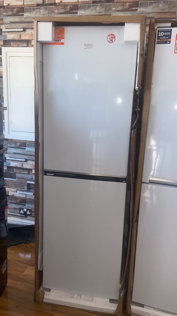 😎Best Prices In The City😎New Ex Display Fridge Freezer - American / Under Counter  / integrated 