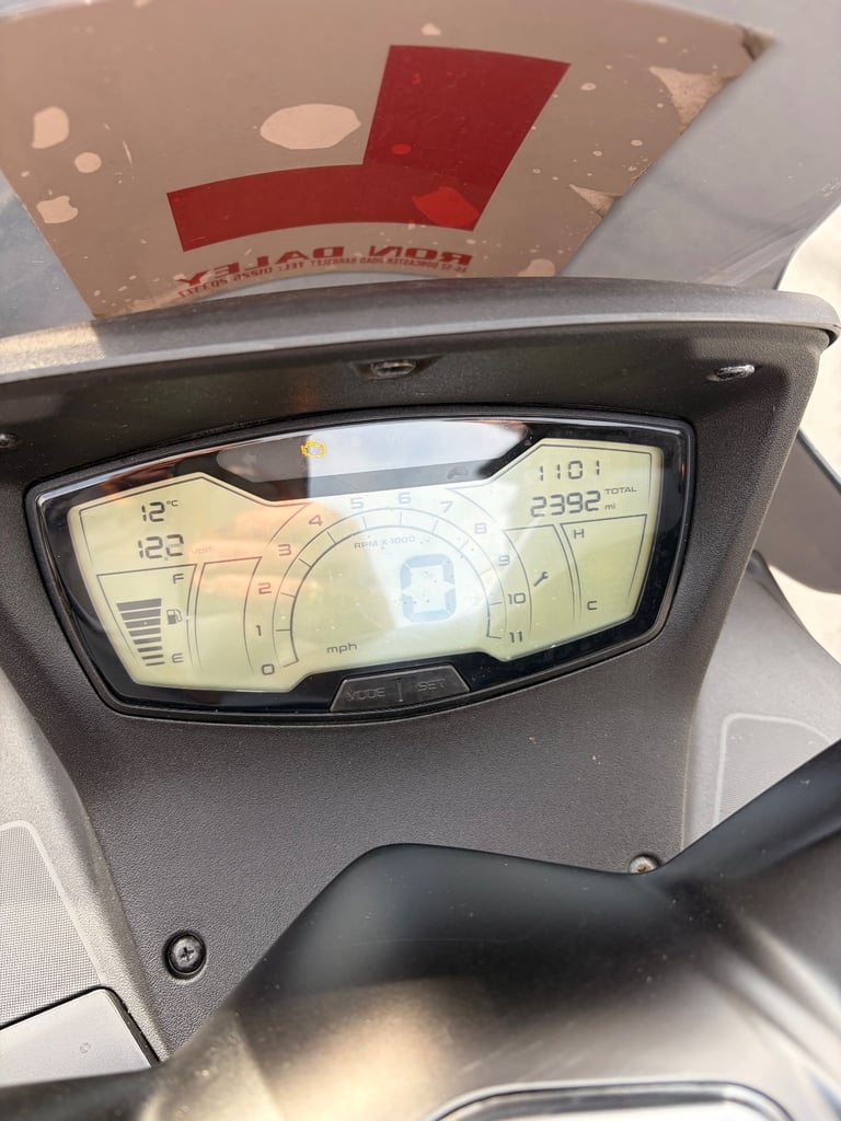 Aprilia, SXR, 2024, 49 (cc) 2400 miles 