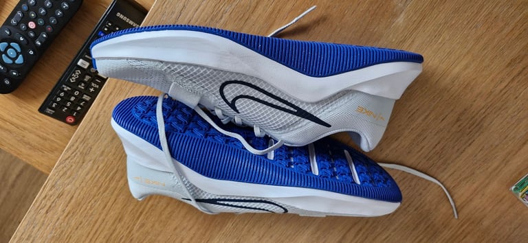 brand new nike trainers