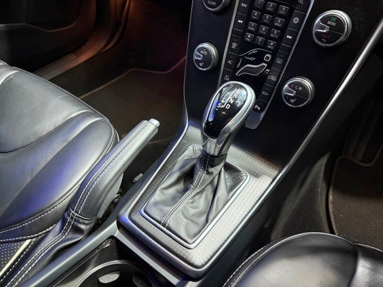 Volvo V40 D3 R-DESIGN PRO