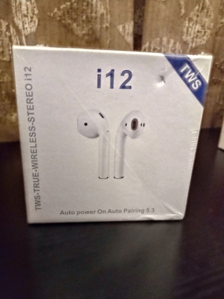 Plug in wireless earphones 