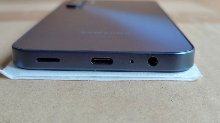 Samsung Galaxy A15 5G (SM-A156B/DSN), 4GB RAM, 128GB Storage, Android 15 - Boxed Ex. Condition