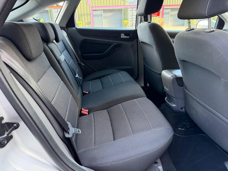 2010 Ford Focus 2.0 Titanium 5dr HATCHBACK PETROL Manual