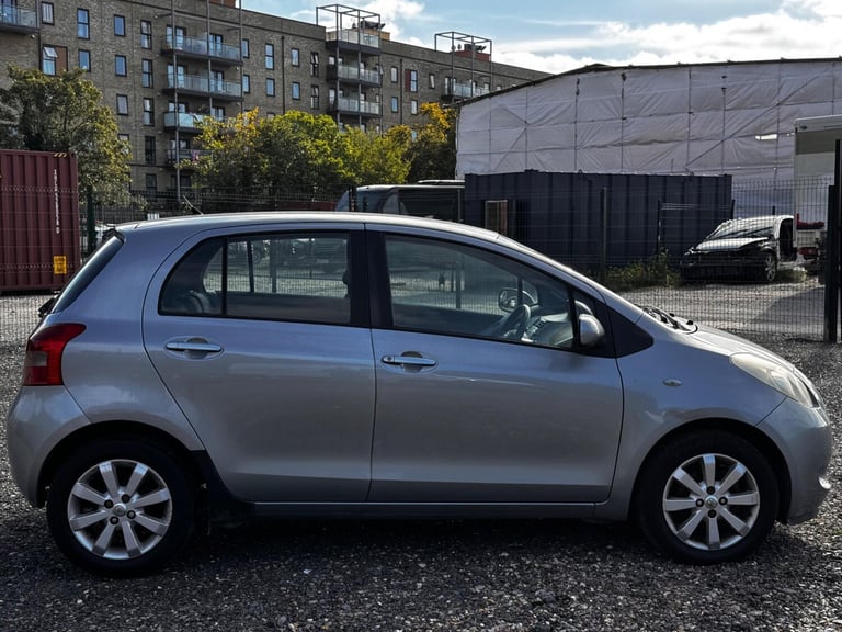  Toyota Yaris 1.3 VVT-i Zinc Hatchback 5dr Petrol Manual (141 g/km, 85 bhp) Petrol Manual