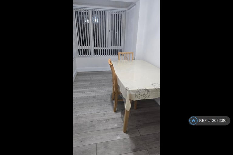 1 bedroom flat in Stratford, London, E15 (1 bed) (#2682316)