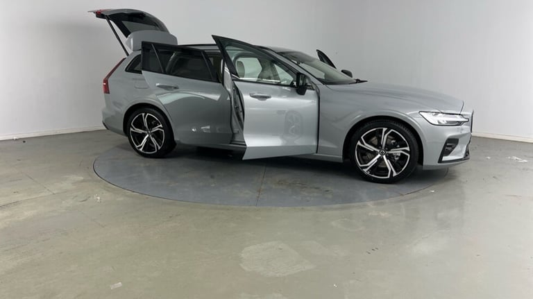 2025 Volvo V60 Plus, B4 Mild hybrid, Petrol, Dark Estate Petrol Automatic