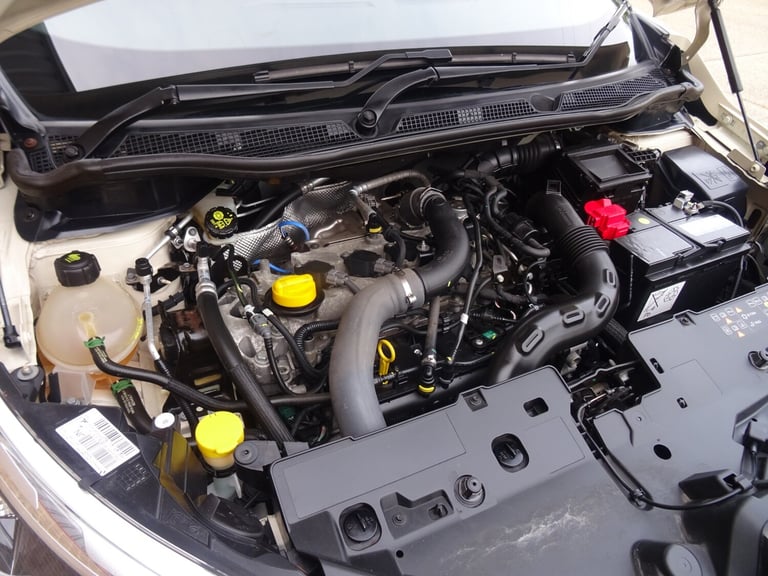 2016 Renault Captur 1.2 TCE Dynamique S Nav 5dr Automatic **LOW MILEAGE*ONLY 10000 MILES** HATCHB...