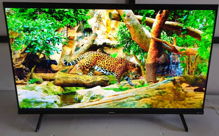 Hisense 43 inch smart 4k ultra HD Qled TV unused with remote 