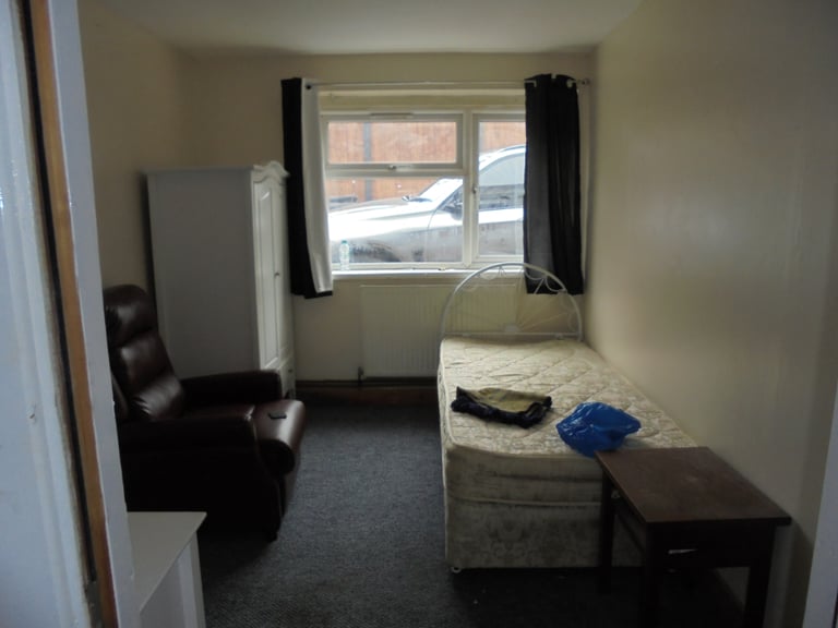 Rooms Availabe to Rent in Oakwood Road, Sparkhill. 24hr Move In. Supported Accommodation