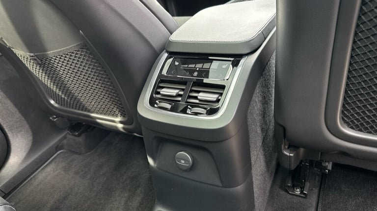2021 Volvo XC90 Recharge R-Design Pro, T8 AWD plug-in hybrid, 7 Seats Estate Petrol Parallel PHEV...