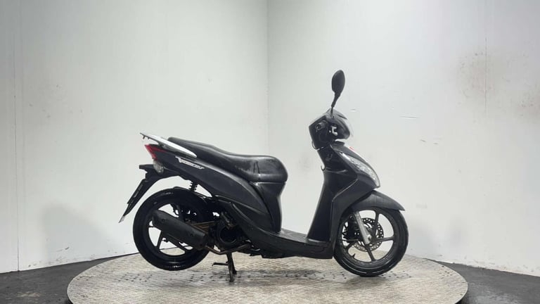 Honda Vision 2012 42K 50CC RUNNING PROJECT BIKE SCOOTER SPARES OR REPAIR