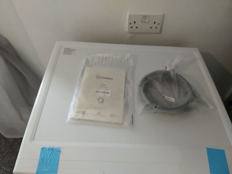Bran spanking new indesit 8kg condenser dryer 