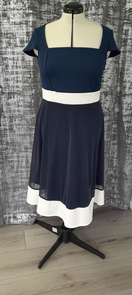Brand new quiz dress in navy and cream