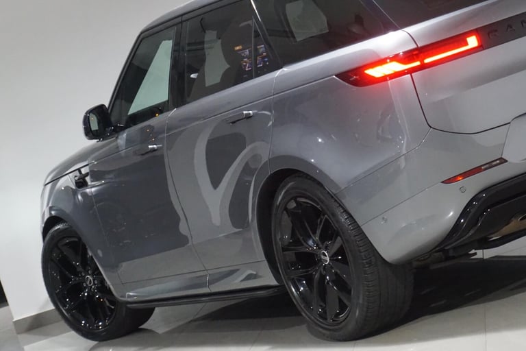 2023 Land Rover Range Rover Sport 3.0 D300 MHEV Dynamic SE SUV 5dr Diesel Auto 4WD Euro 6 (s/s) (...