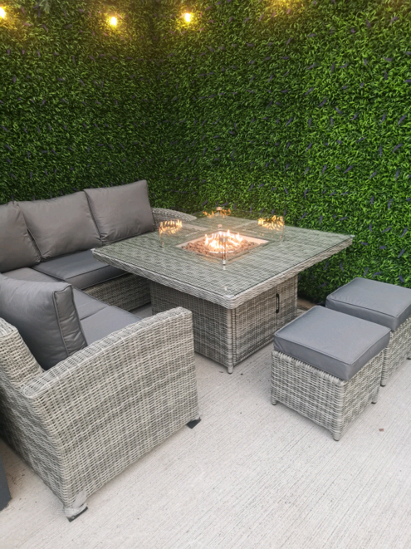 Second hand outlet outdoor lounge